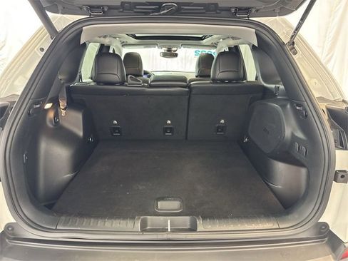 Used 2022 Jeep Cherokee Limited image 24