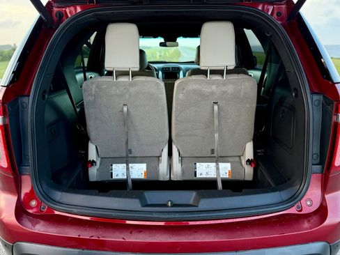 Used 2015 Ford Explorer XLT w/ Equipment Group 202B FWD image 21