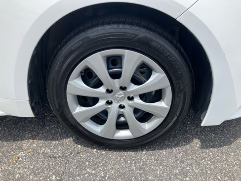 Used 2020 Toyota Corolla LE FWD image 29