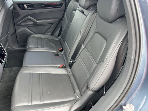 Used 2019 Porsche Cayenne image 18