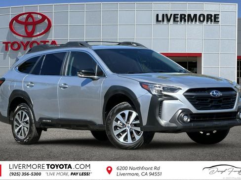 Used 2024 Subaru Outback Premium AWD/4WD image 1