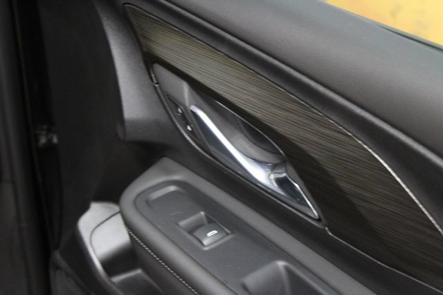 Used 2023 GMC Terrain SLT w/ LPO, Floor Liner Package AWD/4WD image 9