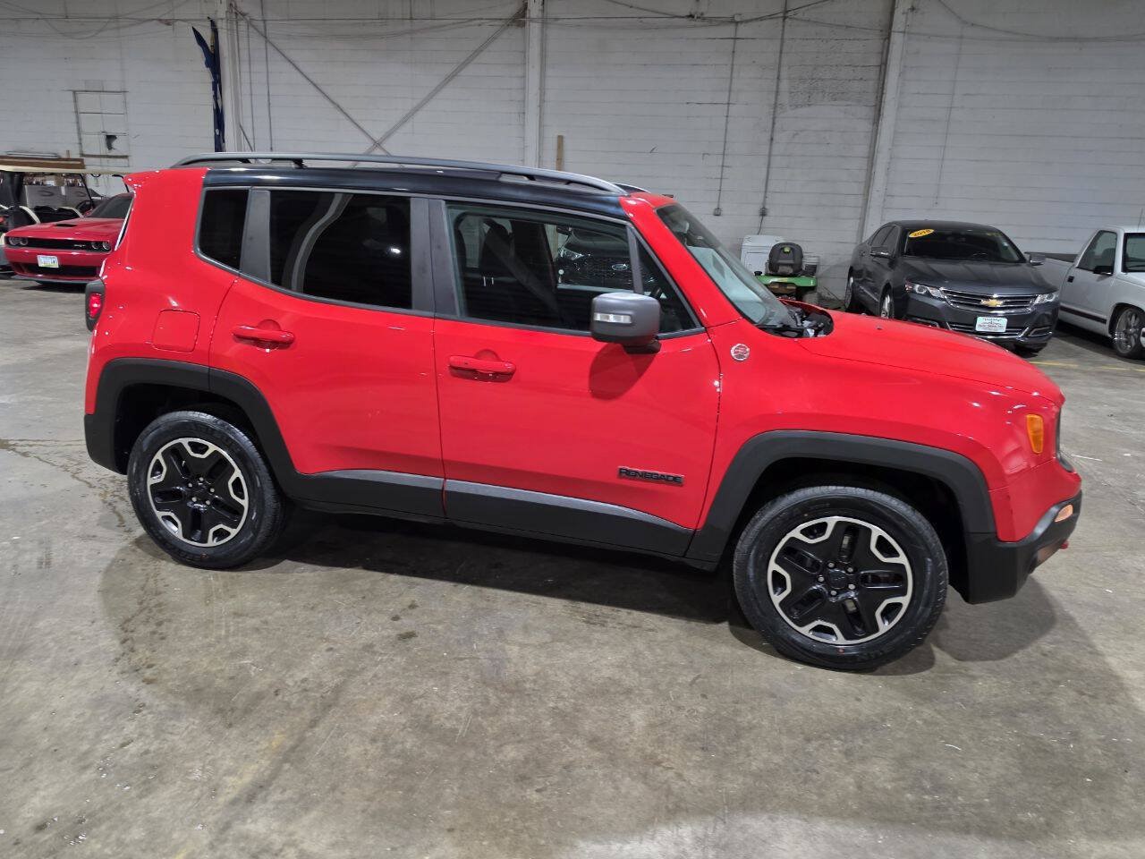 Used 2016 Jeep Renegade Trailhawk w/ Cold Weather Group AWD/4WD image 14