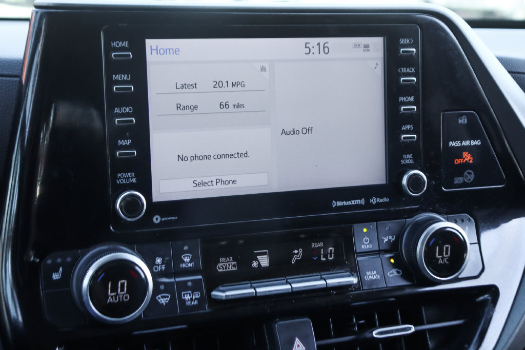 Used 2022 Toyota Highlander XLE AWD/4WD image 29