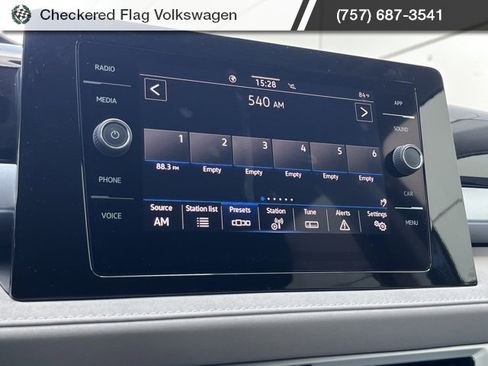 New 2025 Volkswagen Taos SE image 36