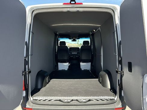 Used 2025 Mercedes-Benz Sprinter 2500 image 24