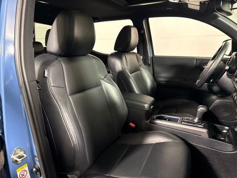Used 2019 Toyota Tacoma TRD Sport image 12