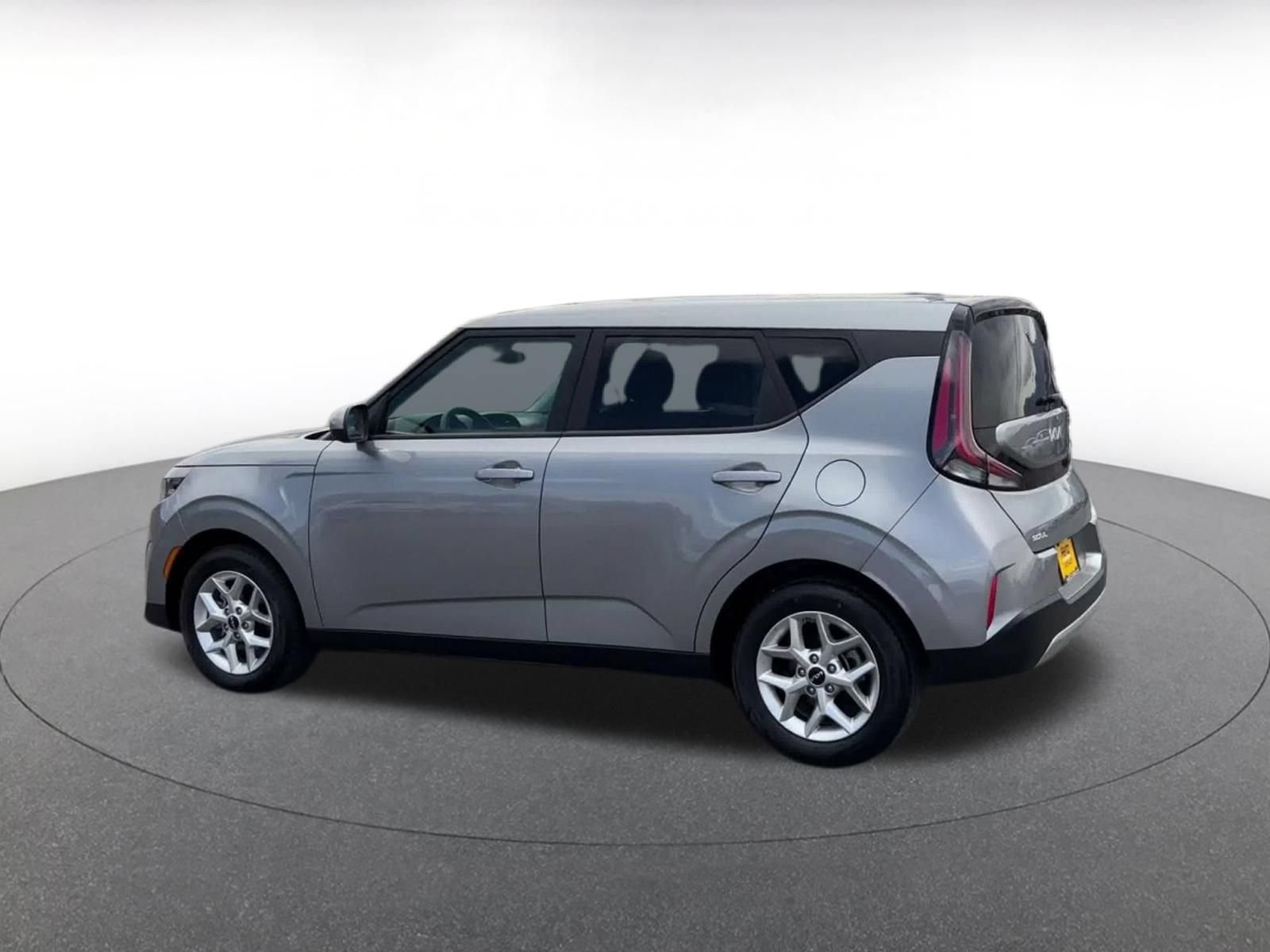Used 2025 Kia Soul LX w/ LX Technology Package FWD image 9