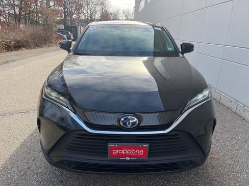 Used 2022 Toyota Venza LE image 3