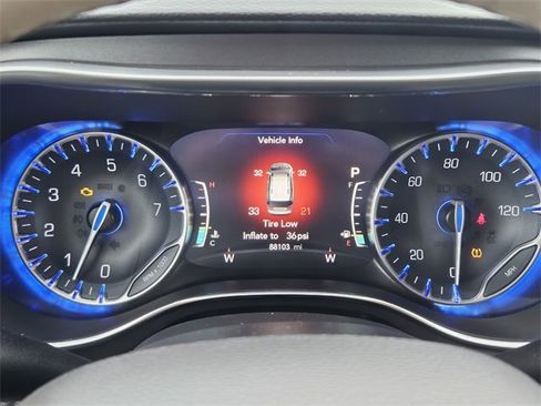 Used 2020 Chrysler Pacifica Limited image 28