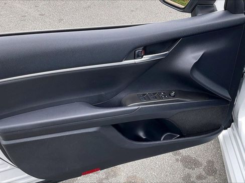 Used 2023 Toyota Camry SE image 26