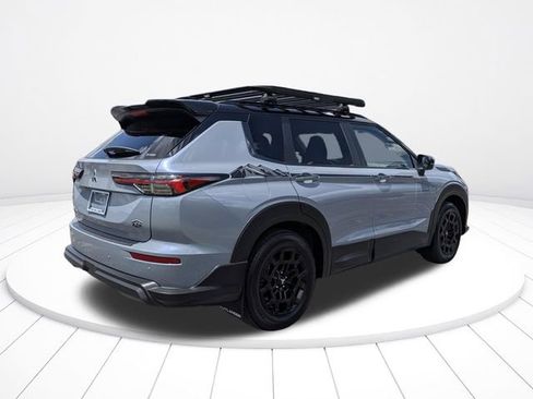 Used 2026 Mitsubishi Outlander AWD image 3