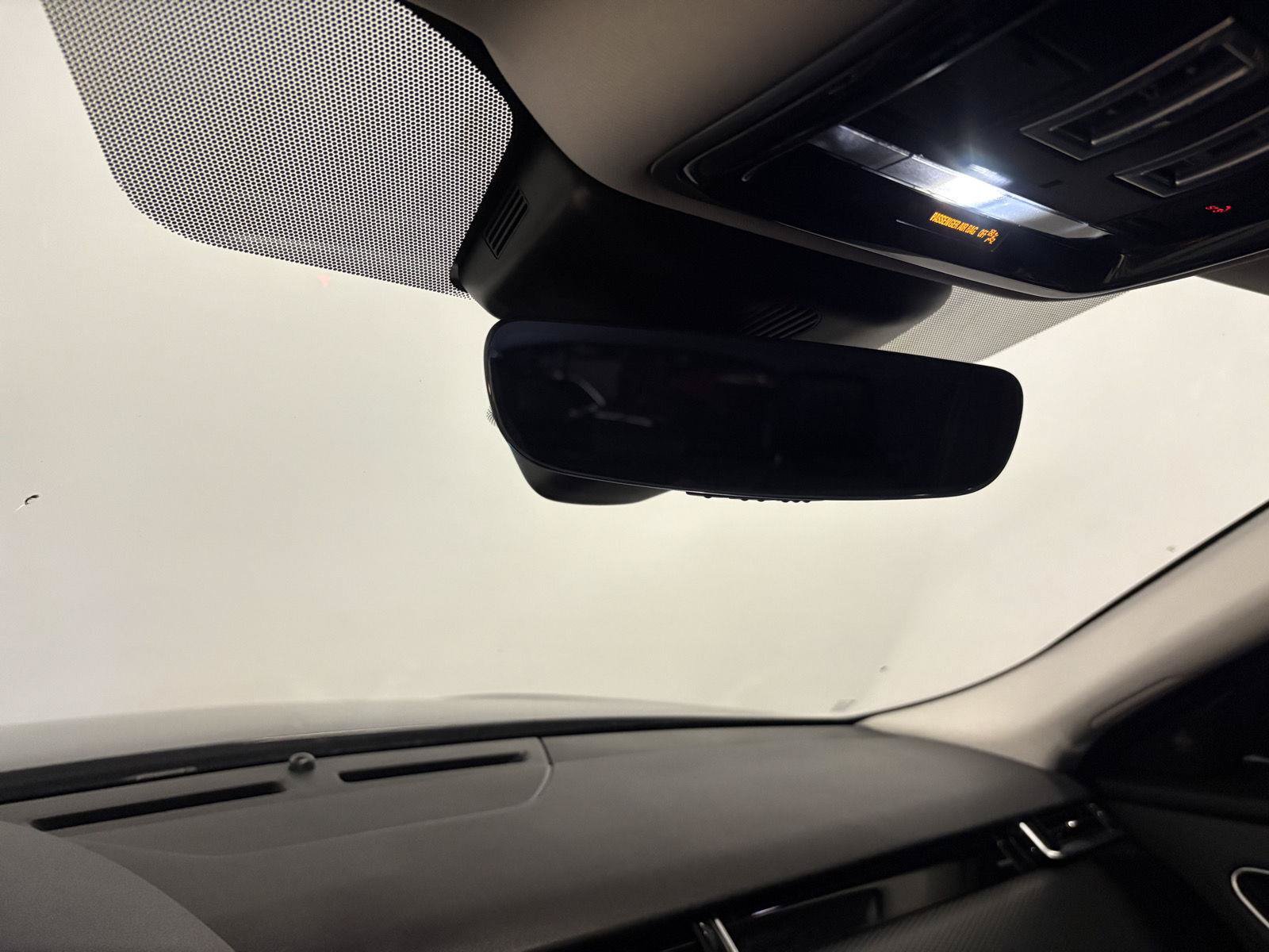 Used 2018 Land Rover Range Rover Velar S AWD/4WD image 28