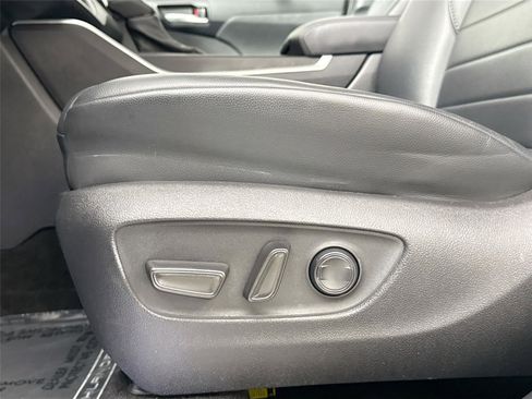 Certified 2023 Toyota Highlander XLE image 31