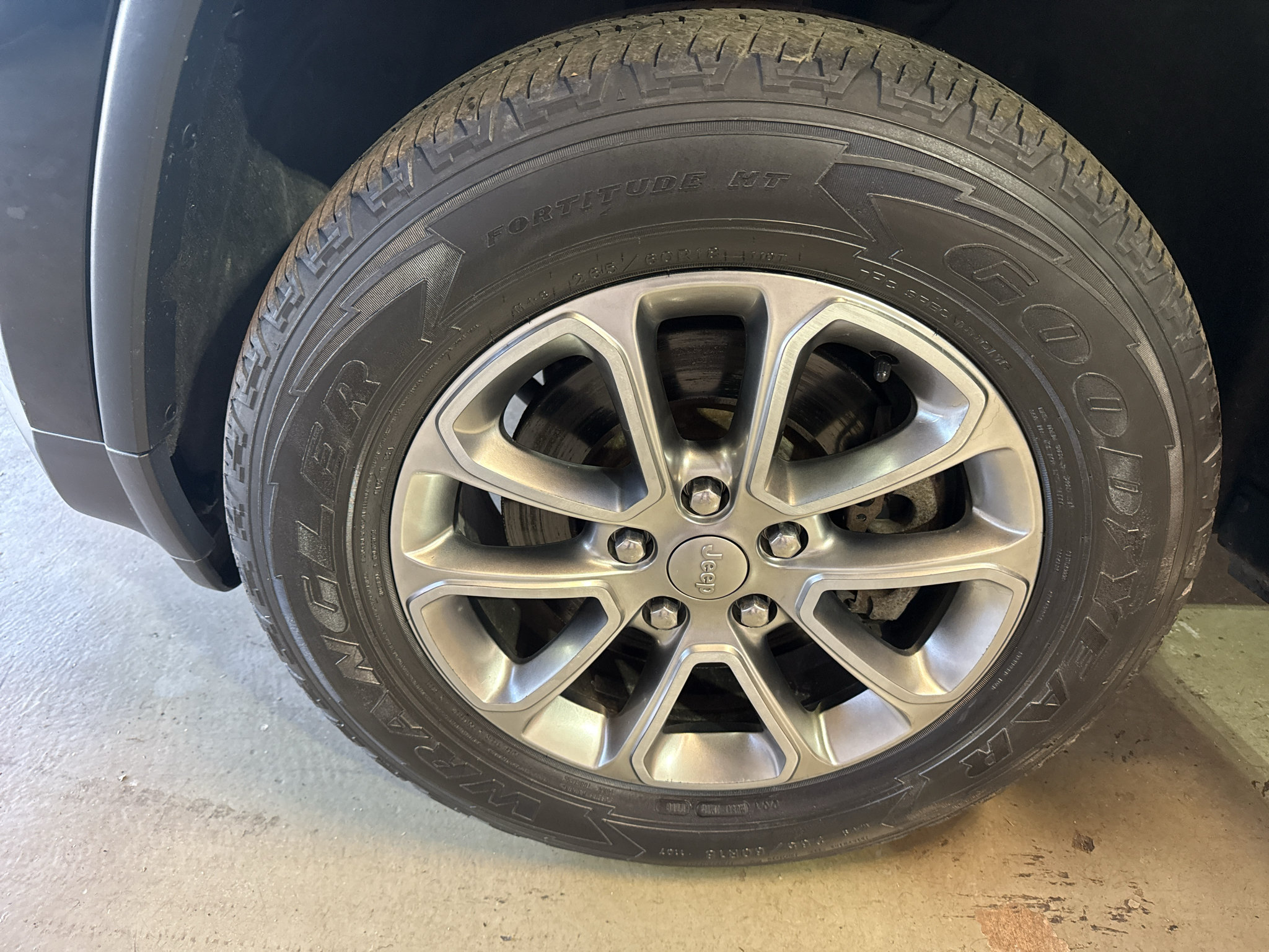 Used 2014 Jeep Grand Cherokee Limited w/ Trailer Tow Group IV AWD/4WD image 37