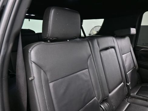 Used 2024 Chevrolet Suburban LT RWD image 40