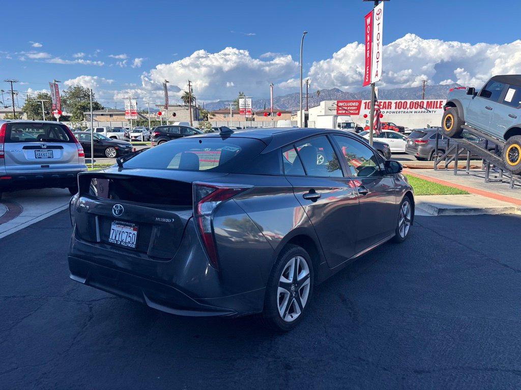 Used 2016 Toyota Prius Three Touring FWD image 4