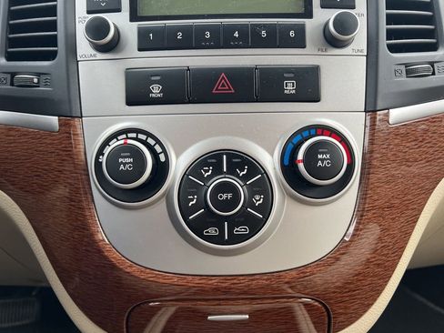 Used 2009 Hyundai Santa Fe SE image 16