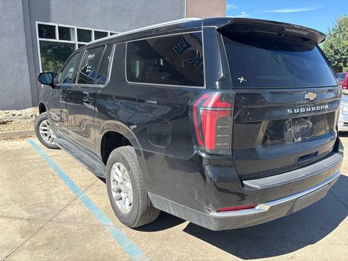 Used 2025 Chevrolet Suburban LT AWD/4WD image 7