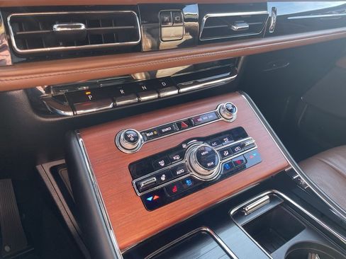 Used 2020 Lincoln Aviator Reserve w/ Elements Package Plus image 17