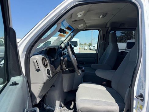 Used 2009 Ford E-350 and Econoline 350 Super Duty Wagon RWD image 17