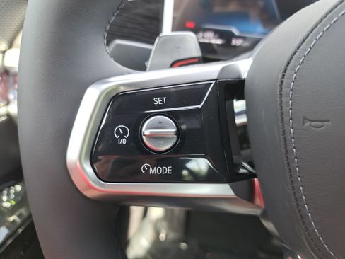 Certified 2025 BMW 750e xDrive image 18