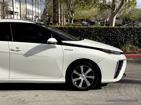 Used 2018 Toyota Mirai image 12