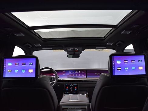 Certified 2026 Cadillac Escalade Platinum Sport w/ LPO, ONYX Package image 33