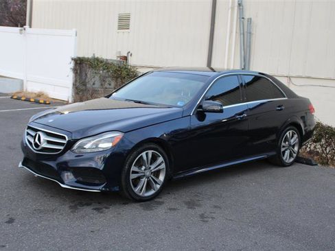 Used 2016 Mercedes-Benz E 350 4MATIC Sedan w/ Premium Package image 4