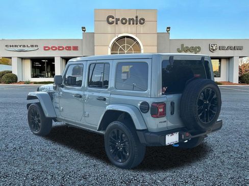 Used 2024 Jeep Wrangler Unlimited Sahara AWD/4WD image 5