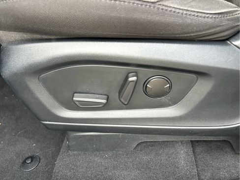 Used 2023 Ford Explorer XLT image 9