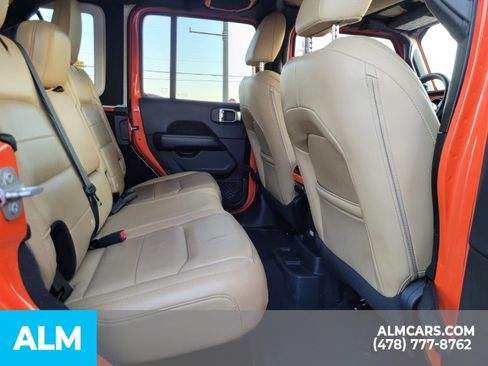 Used 2018 Jeep Wrangler Unlimited Sahara image 11