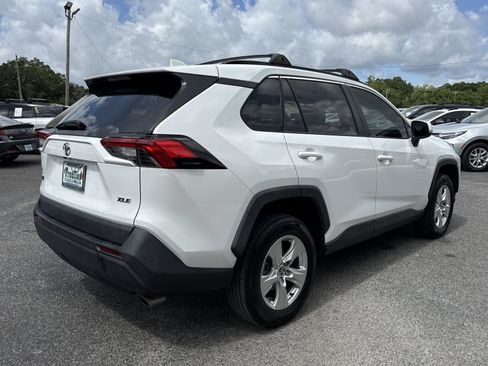 Used 2021 Toyota RAV4 XLE FWD image 5