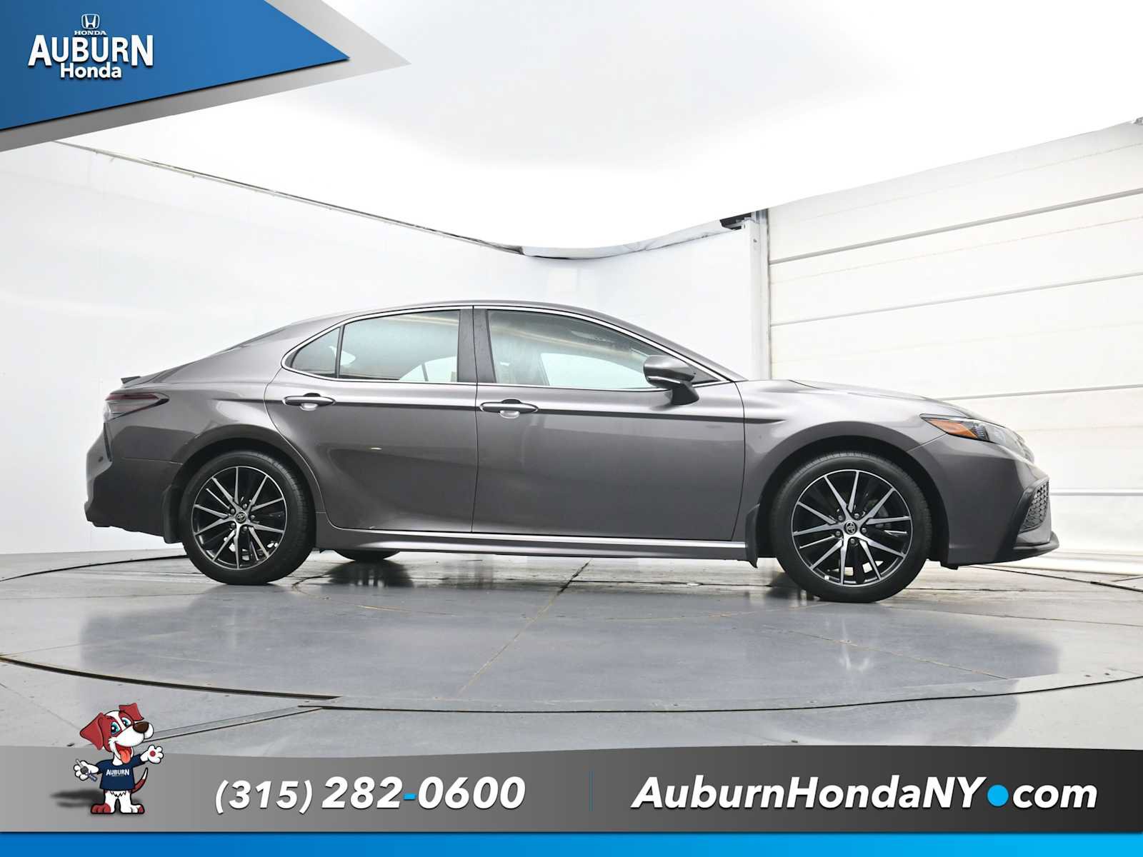 Used 2024 Toyota Camry SE AWD/4WD image 25