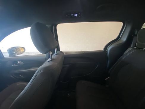 Used 2020 Chrysler Pacifica Touring w/ S Appearance Package FWD image 4