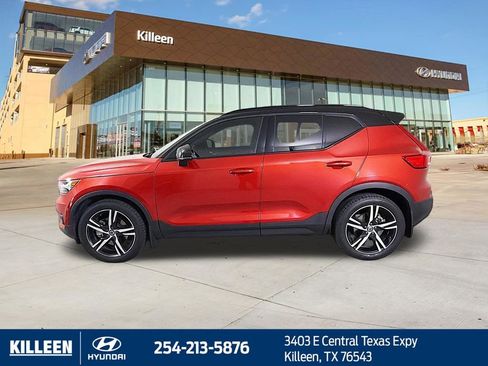 Used 2019 Volvo XC40 T5 R-Design image 4