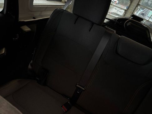 Used 2025 Jeep Wrangler Sahara image 38