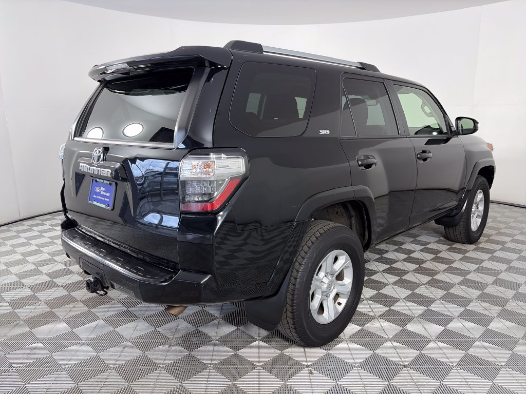 Used 2022 Toyota 4Runner SR5 AWD/4WD image 7