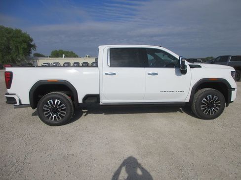 New 2026 GMC Sierra 2500 Denali Ultimate AWD/4WD image 3