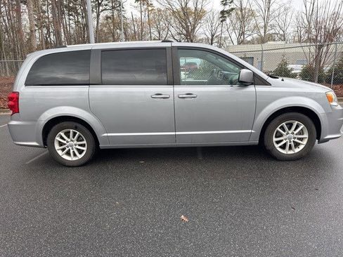 Used 2019 Dodge Grand Caravan SXT image 4