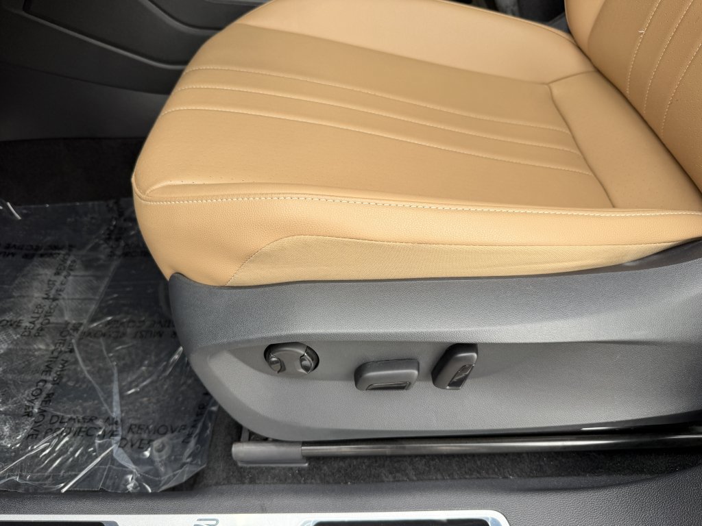 Used 2024 Volkswagen Tiguan SE R-Line FWD image 30