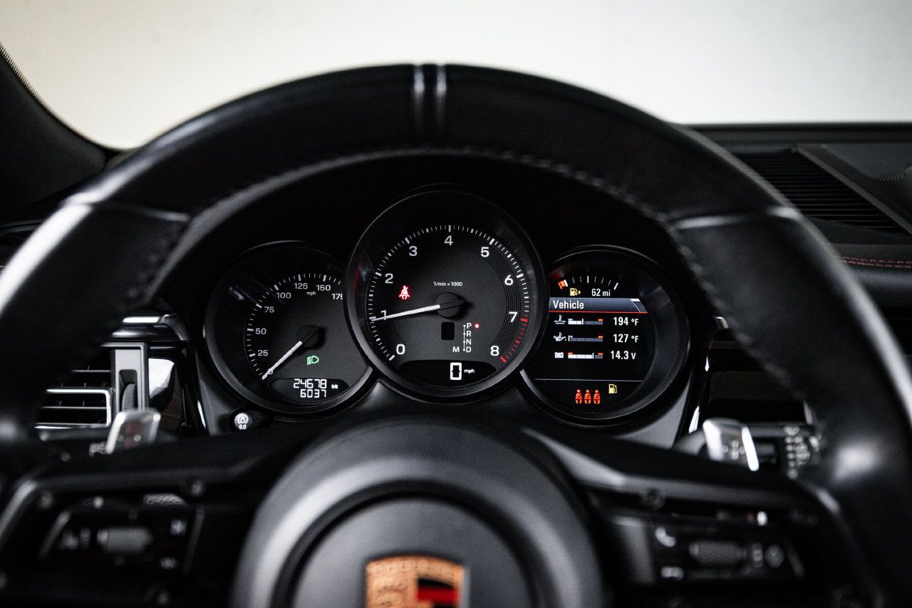 Certified 2023 Porsche Macan AWD/4WD image 15
