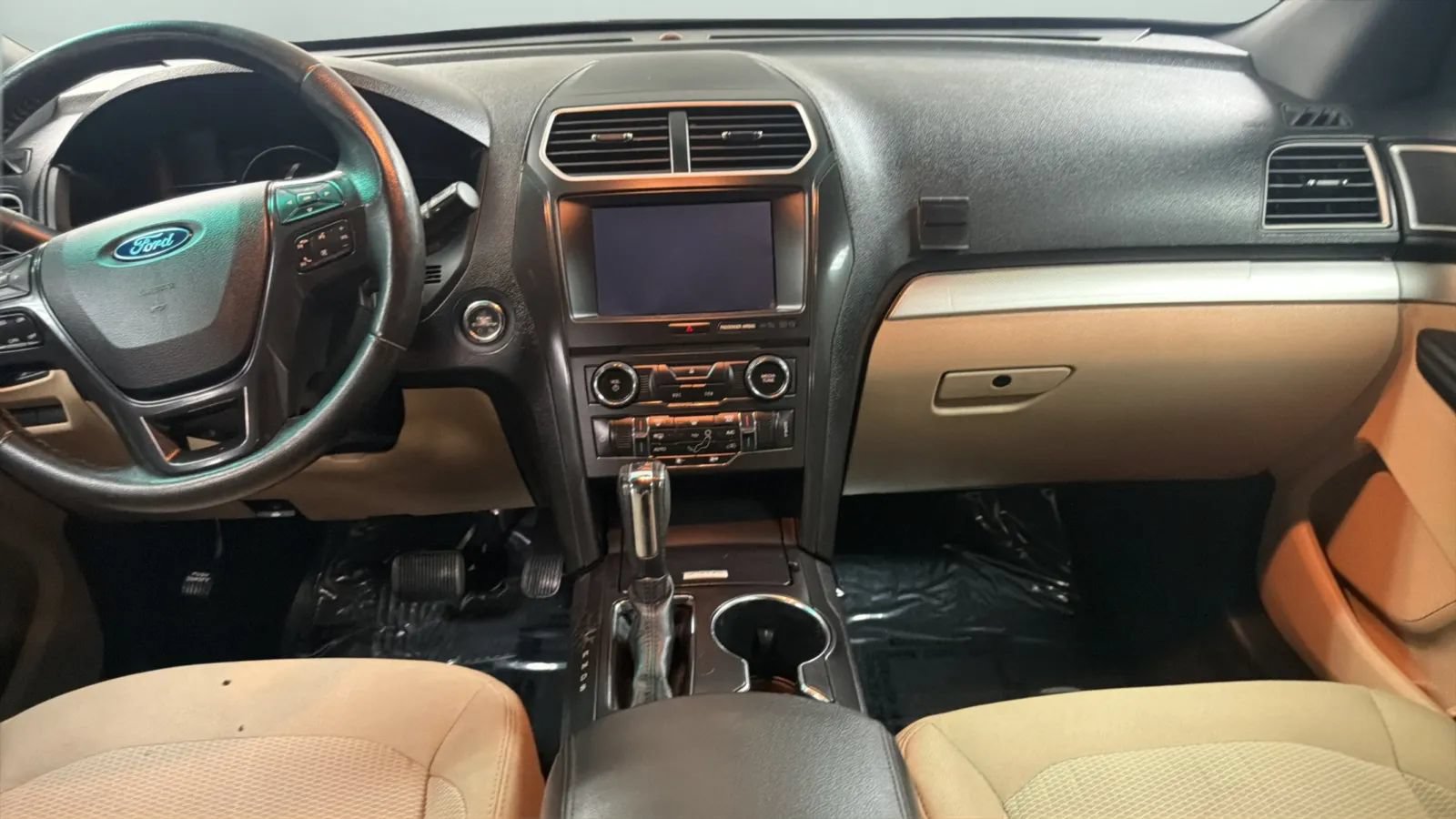 Used 2017 Ford Explorer XLT w/ Equipment Group 201A FWD image 15