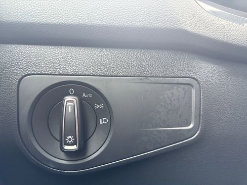 Used 2020 Volkswagen Tiguan SE image 15