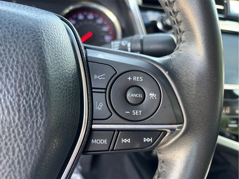 Used 2018 Toyota Camry XSE FWD image 26