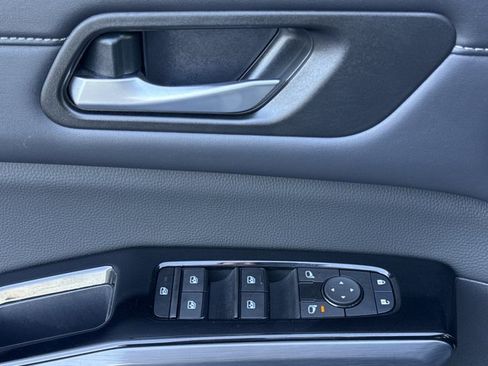 Certified 2024 Nissan Pathfinder SL image 18