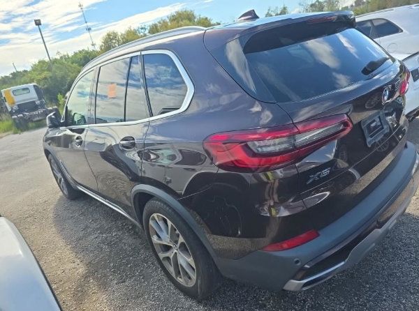 Used 2019 BMW X5 xDrive40i w/ Premium Package 2 AWD/4WD image 2