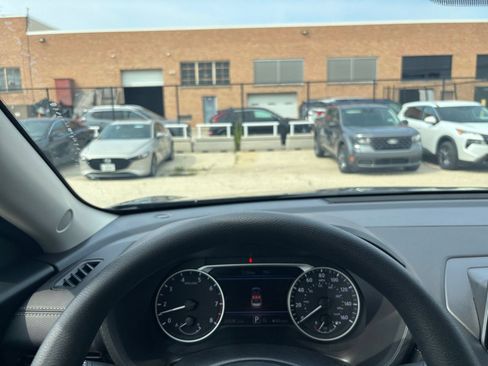 Used 2025 Nissan Sentra SV FWD image 32