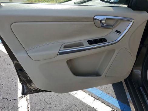 Used 2015 Volvo XC60 T5 w/ Proximity Package image 25