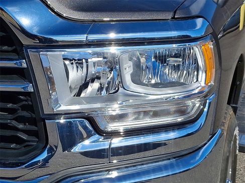 Used 2024 RAM 2500 Tradesman w/ Chrome Appearance Group image 9